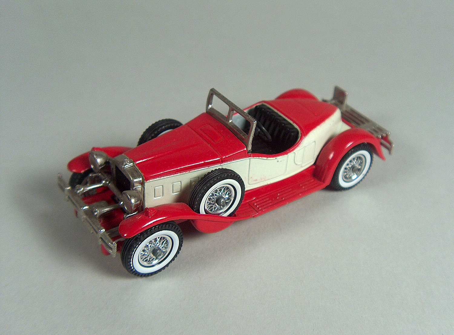 http://www.toybaron.com/images/Matchbox%20Yesteryear%20Cars/Y%2014%20Stutz%201974.jpg